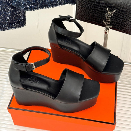 ILLUSION 35 SANDAL IN BLACK CALFSKIN - 35