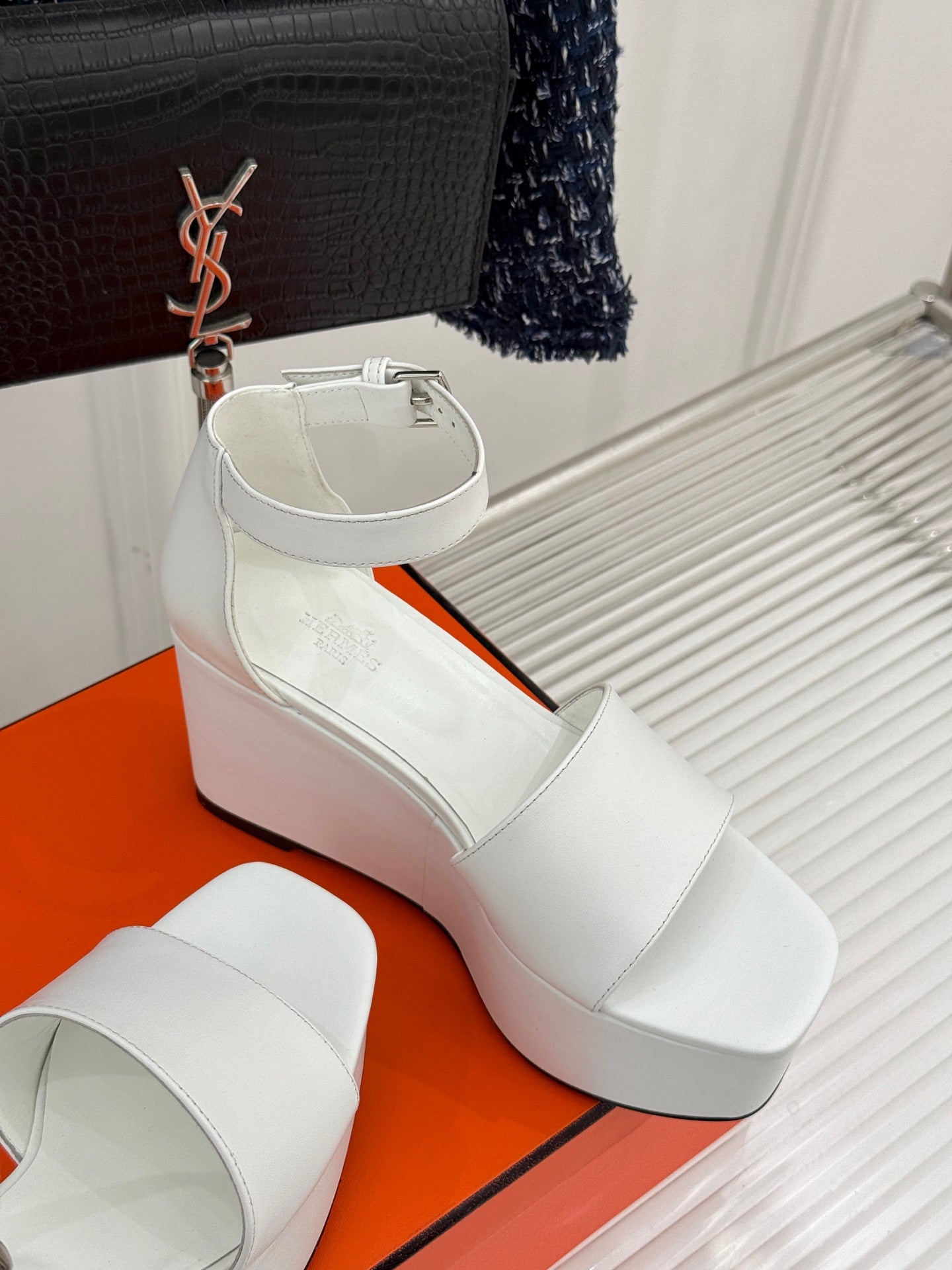 ILLUSION 35 SANDAL IN WHITE CALFSKIN - 35
