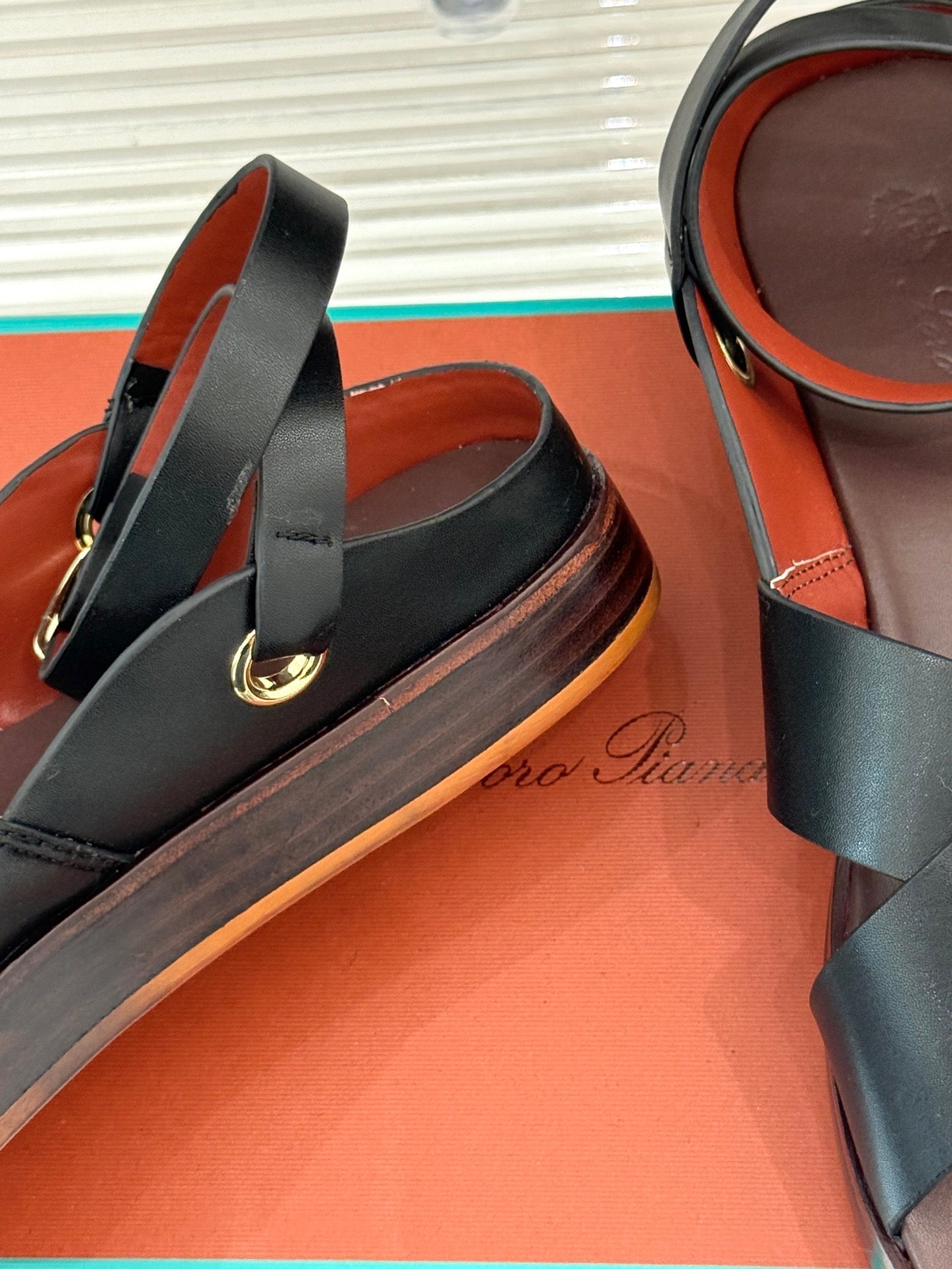 SANDALS THICK SOLE CROSS STRAP IN WHITE AND BROWN CALFSKIN - 35