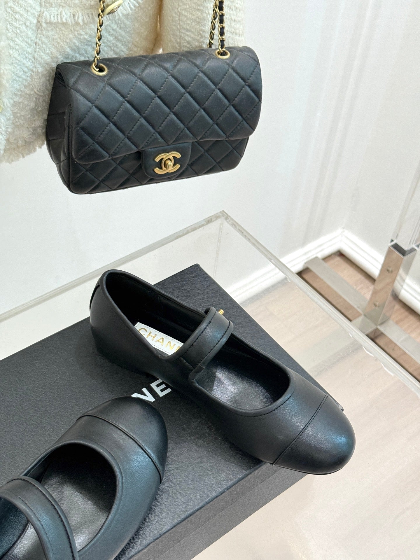 FLAT SHOES IN BLACK LAMBSKIN GOLD HARDWARE - 35