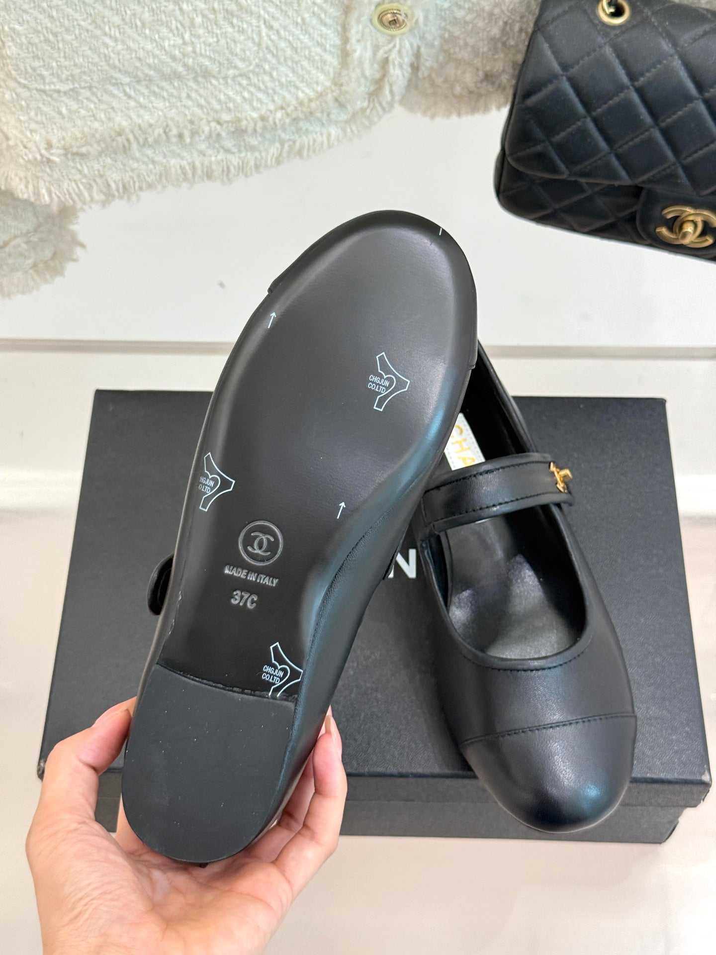 FLAT SHOES IN BLACK LAMBSKIN GOLD HARDWARE - 35