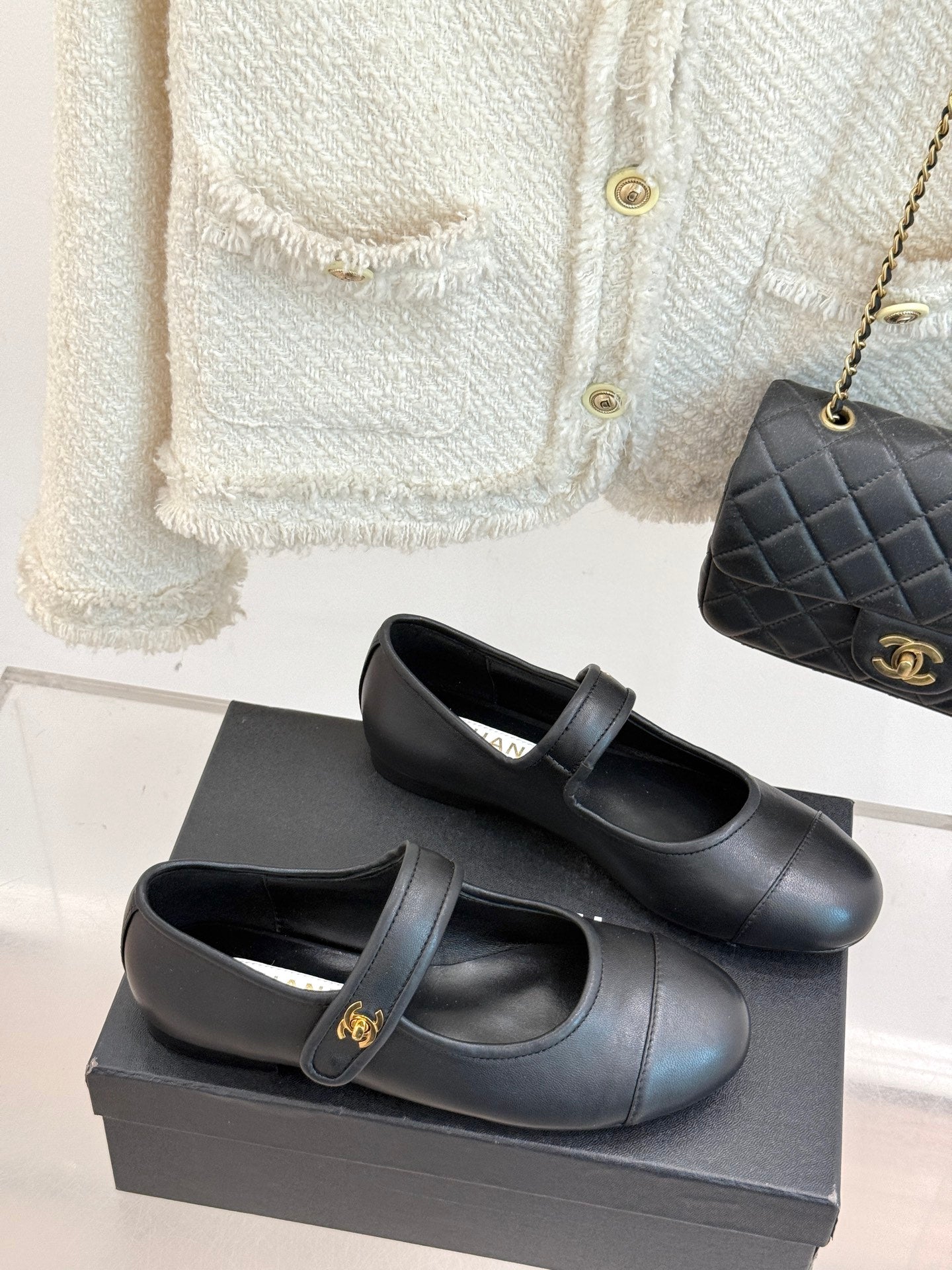 FLAT SHOES IN BLACK LAMBSKIN GOLD HARDWARE - 35