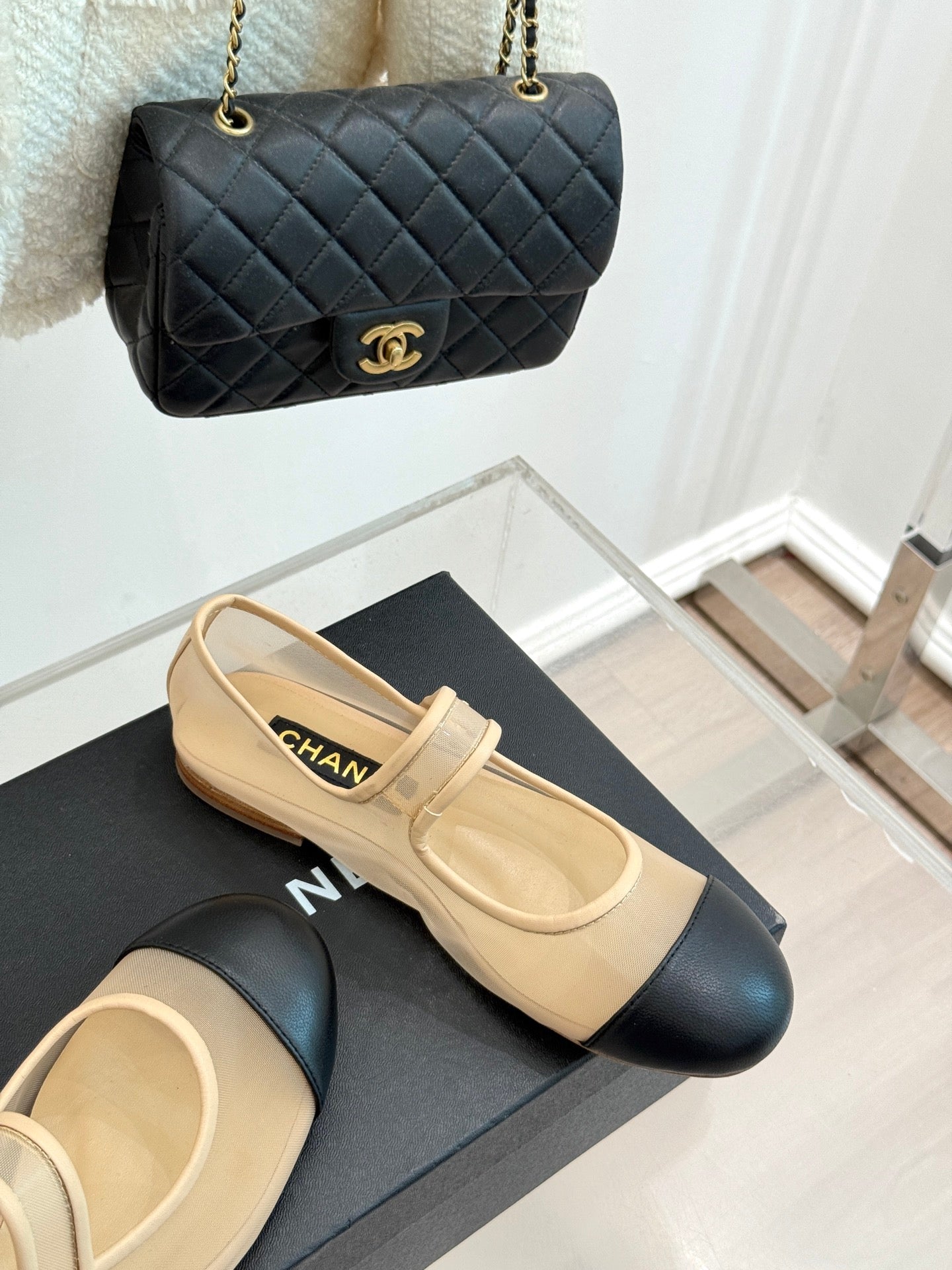 FLAT SHOES IN BEIGE MESH AND BLACK LAMBSKIN - 35