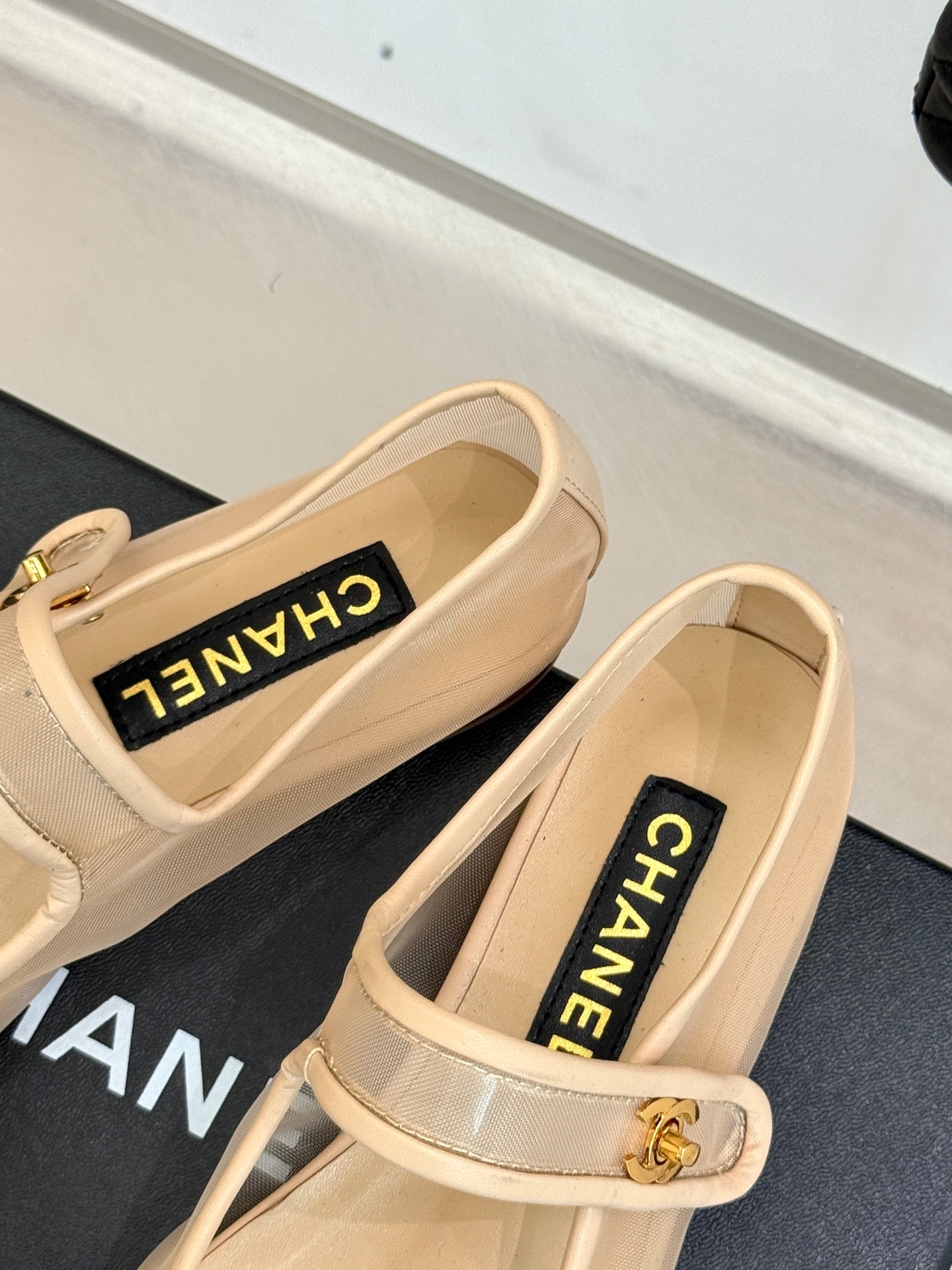 FLAT SHOES IN BEIGE MESH AND BLACK LAMBSKIN - 35