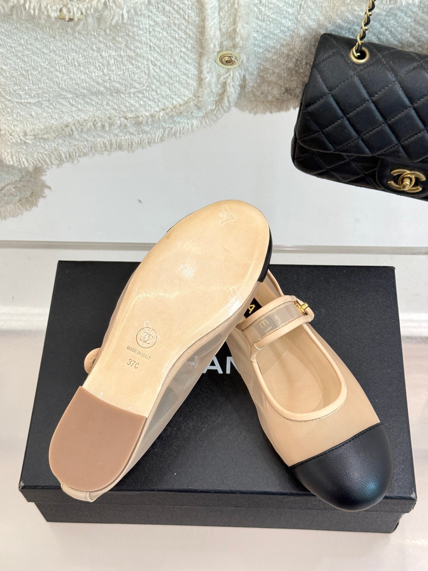 FLAT SHOES IN BEIGE MESH AND BLACK LAMBSKIN - 35