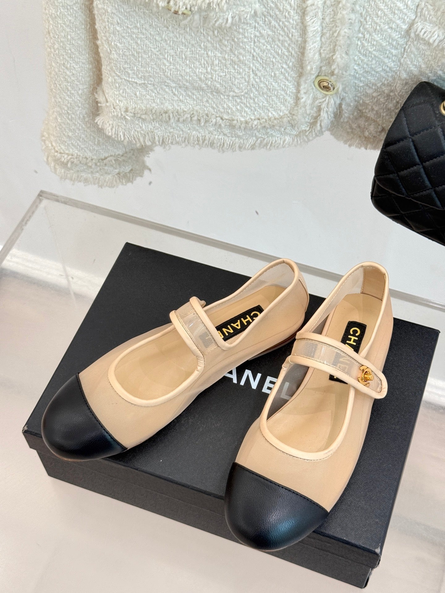 FLAT SHOES IN BEIGE MESH AND BLACK LAMBSKIN - 35