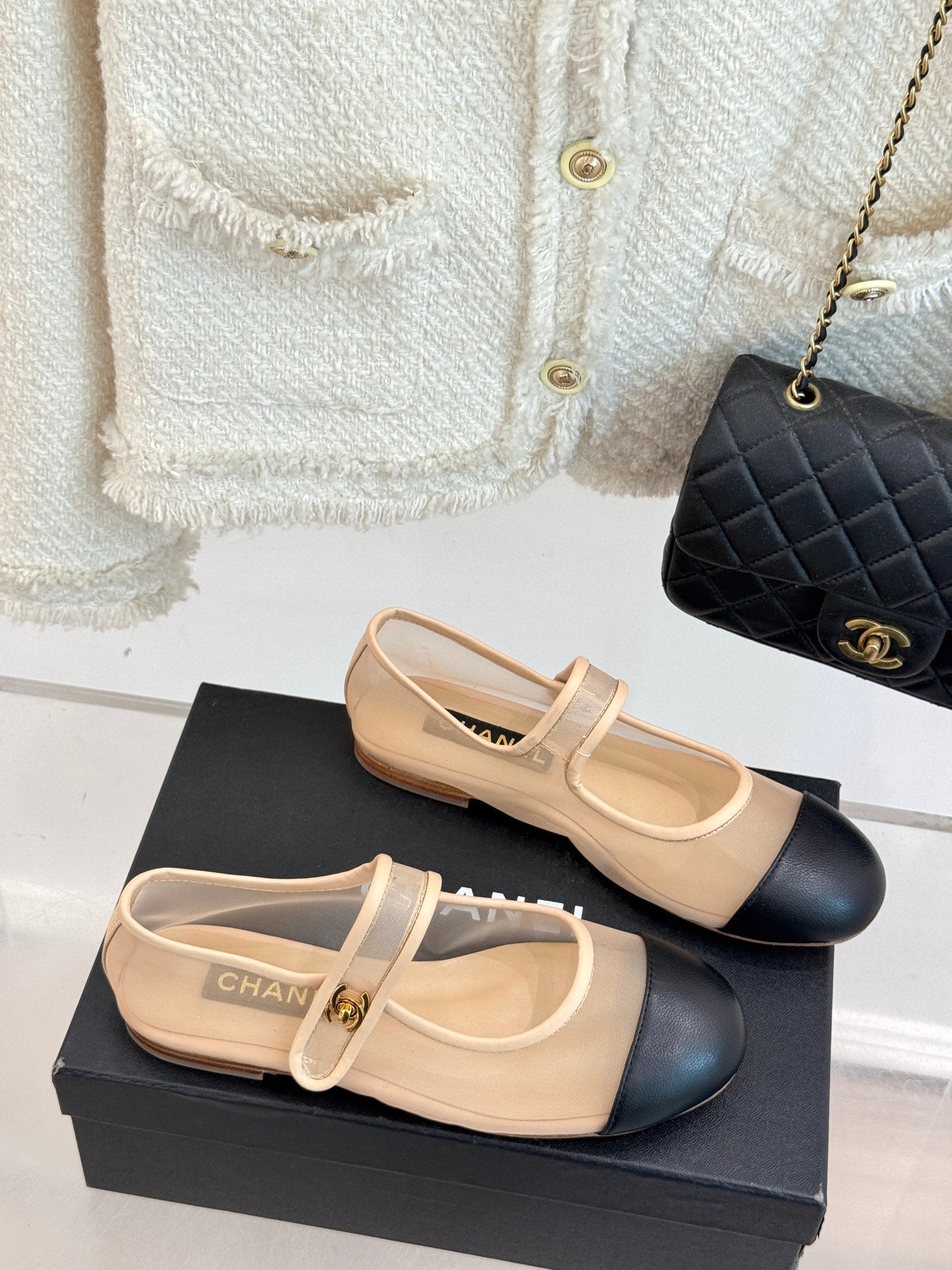 FLAT SHOES IN BEIGE MESH AND BLACK LAMBSKIN - 35
