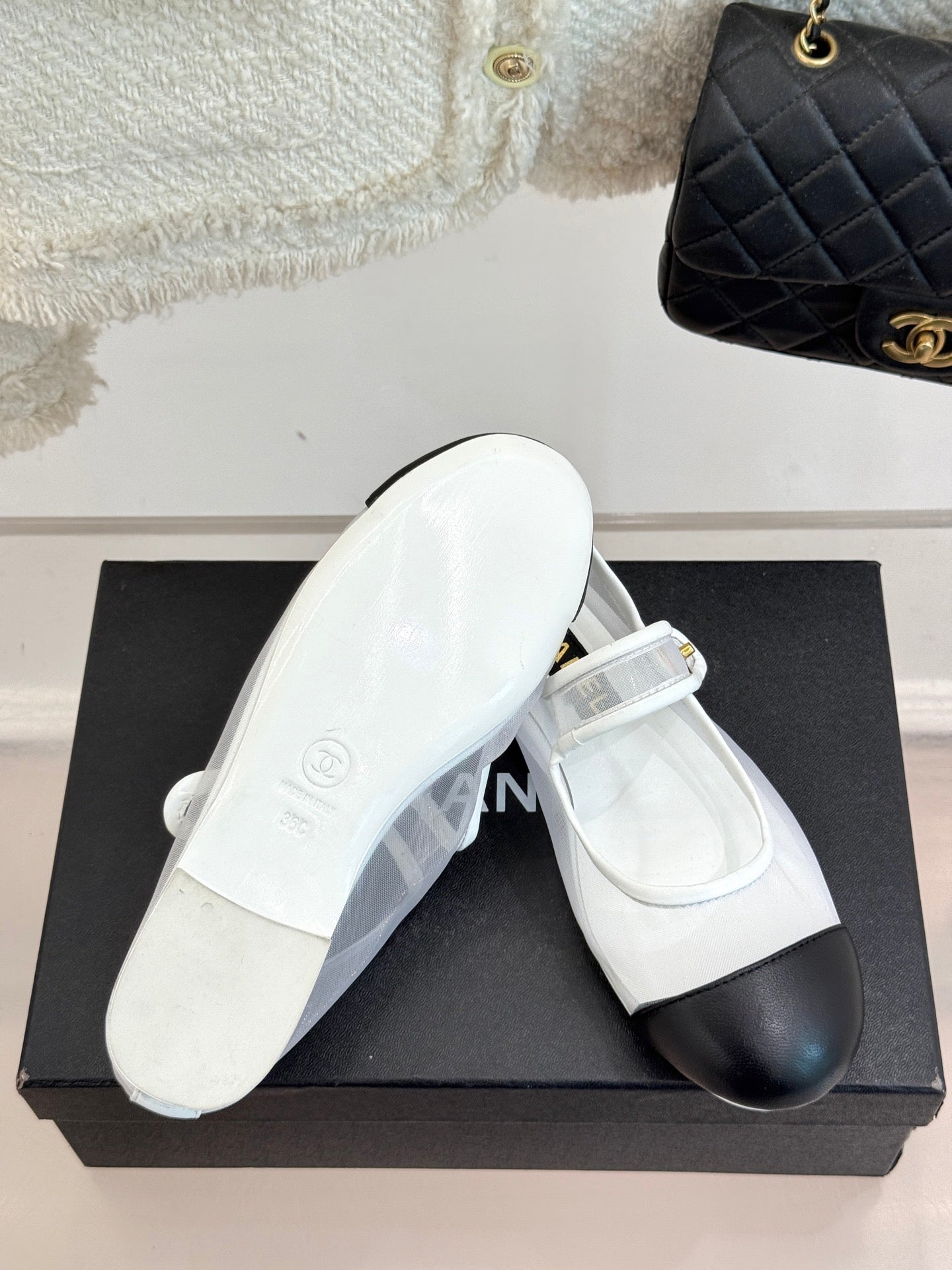 FLAT SHOES IN WHITE MESH AND BLACK LAMBSKIN - 35