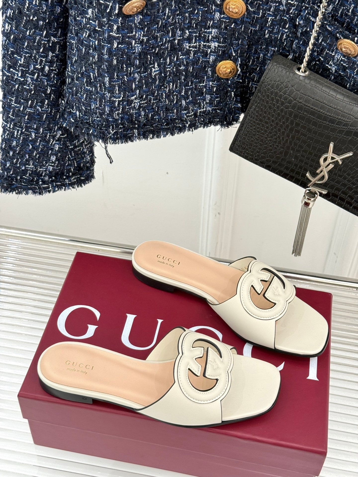 SLIDE SANDALS IN CREAM WHITE CALFSKIN - 35