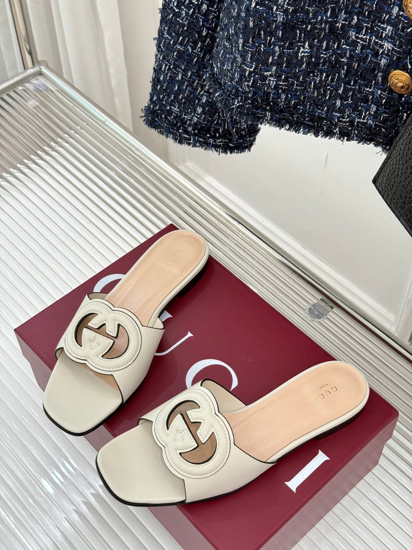 SLIDE SANDALS IN CREAM WHITE CALFSKIN - 35