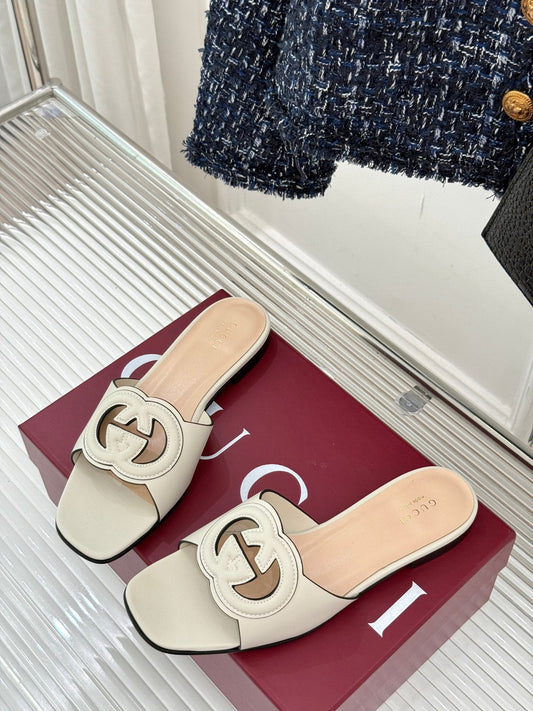 SLIDE SANDALS IN CREAM WHITE CALFSKIN - 35