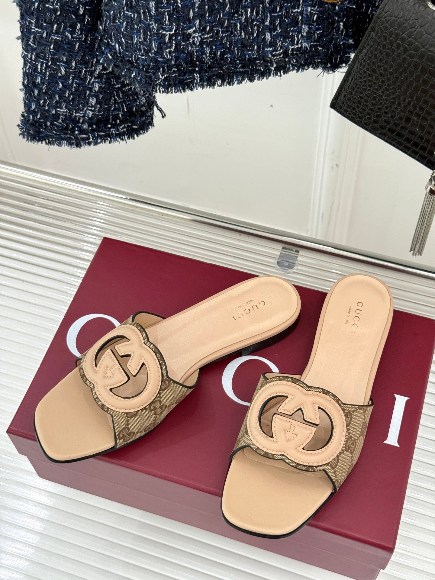 SLIDE SANDALS IN BEIGE CALFSKIN - 35
