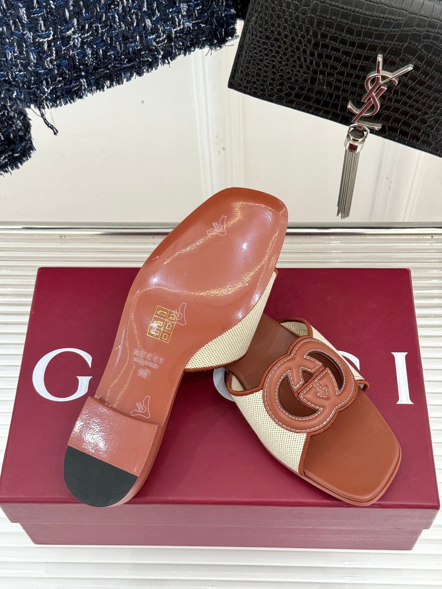 SLIDE SANDALS IN BROWN AND CREAM WHITE CALFSKIN - 35