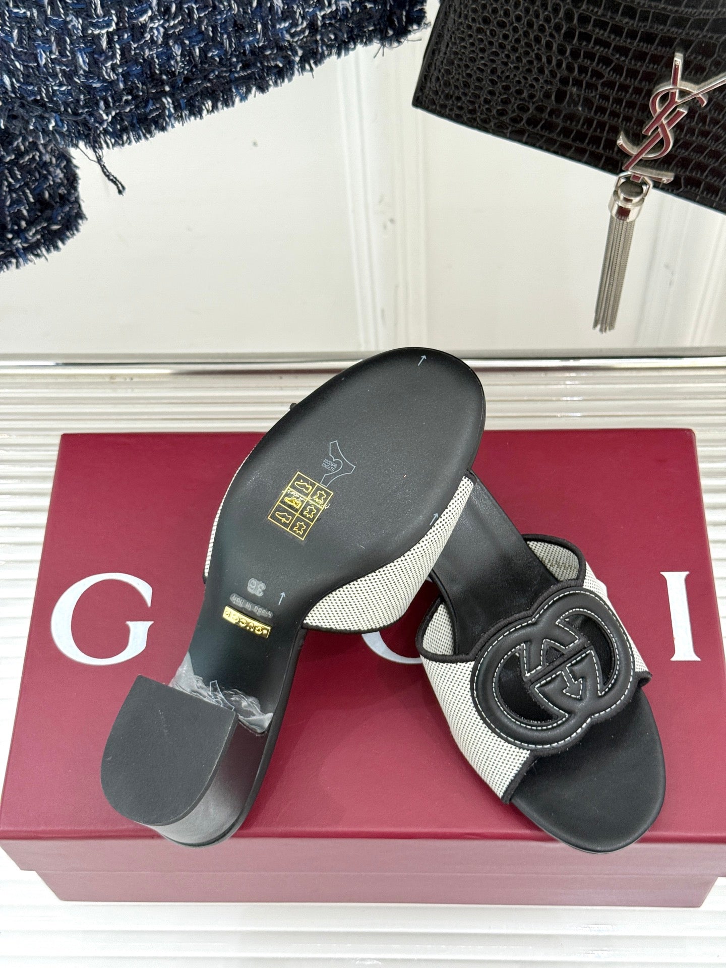MID-HEEL MULE IN BLACK CALFSKIN AND CREAM WHITE FABRIC - 35