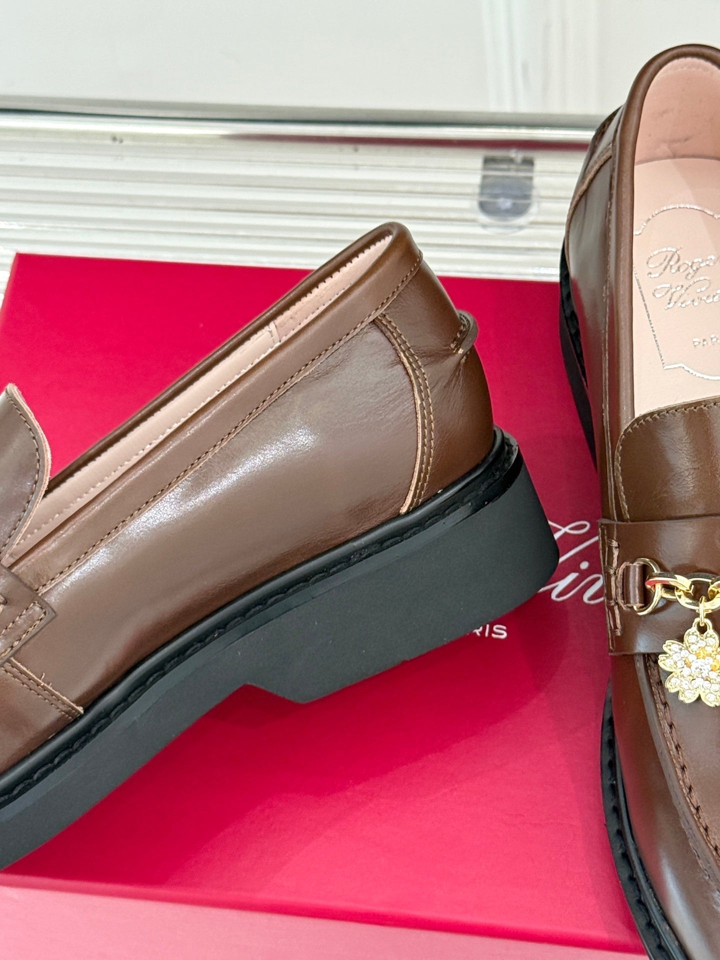 ROGER VIVIER 25S RANGERS CHAIN LOAFER IN BROWN CALFSKIN - 35