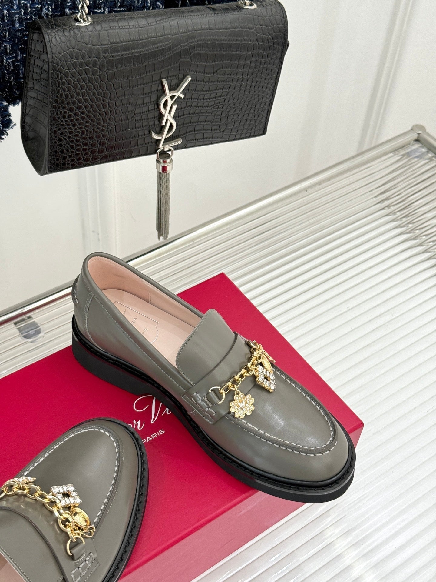 ROGER VIVIER 25S RANGERS CHAIN LOAFER IN OLIVE GRAY CALFSKIN - 35