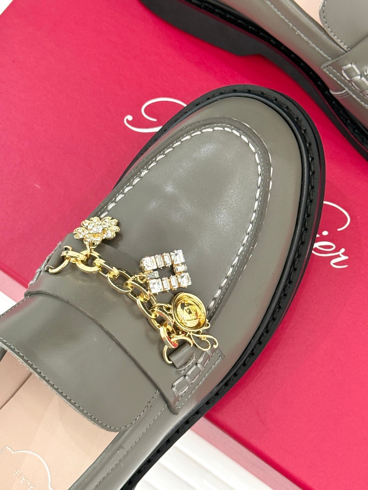 ROGER VIVIER 25S RANGERS CHAIN LOAFER IN OLIVE GRAY CALFSKIN - 35