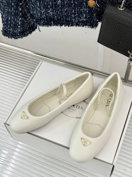 PRADA 25S М'ЯКІ БАЛЕТКИ З НАПИЛЕНОЇ ШКІРИ НАППА В КОЛЬОРІ СЛОНОВОЇ КІСТКИ - 35