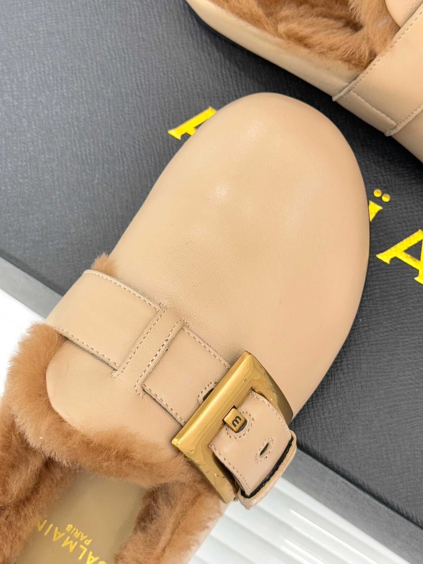 BALMAIN 26S МЮЛІ ANTHEM З БЕЖЕВОЇ ТЕЛЯЧОЇ ШКІРИ
