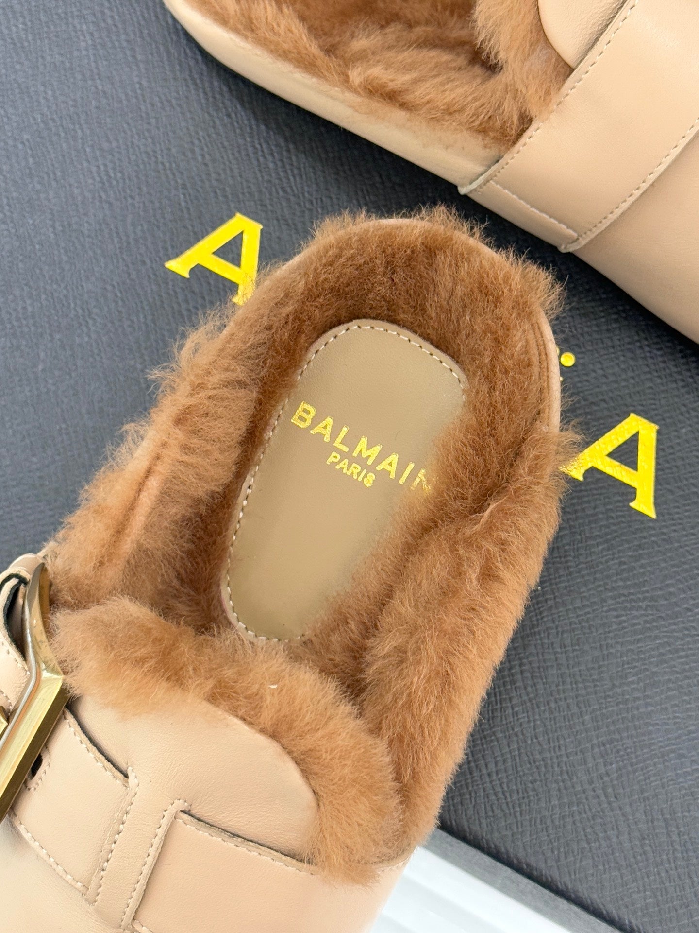BALMAIN 26S МЮЛІ ANTHEM З БЕЖЕВОЇ ТЕЛЯЧОЇ ШКІРИ