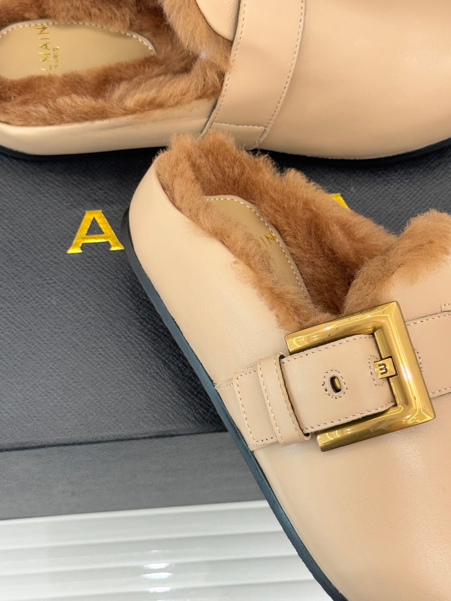 BALMAIN 26S МЮЛІ ANTHEM З БЕЖЕВОЇ ТЕЛЯЧОЇ ШКІРИ
