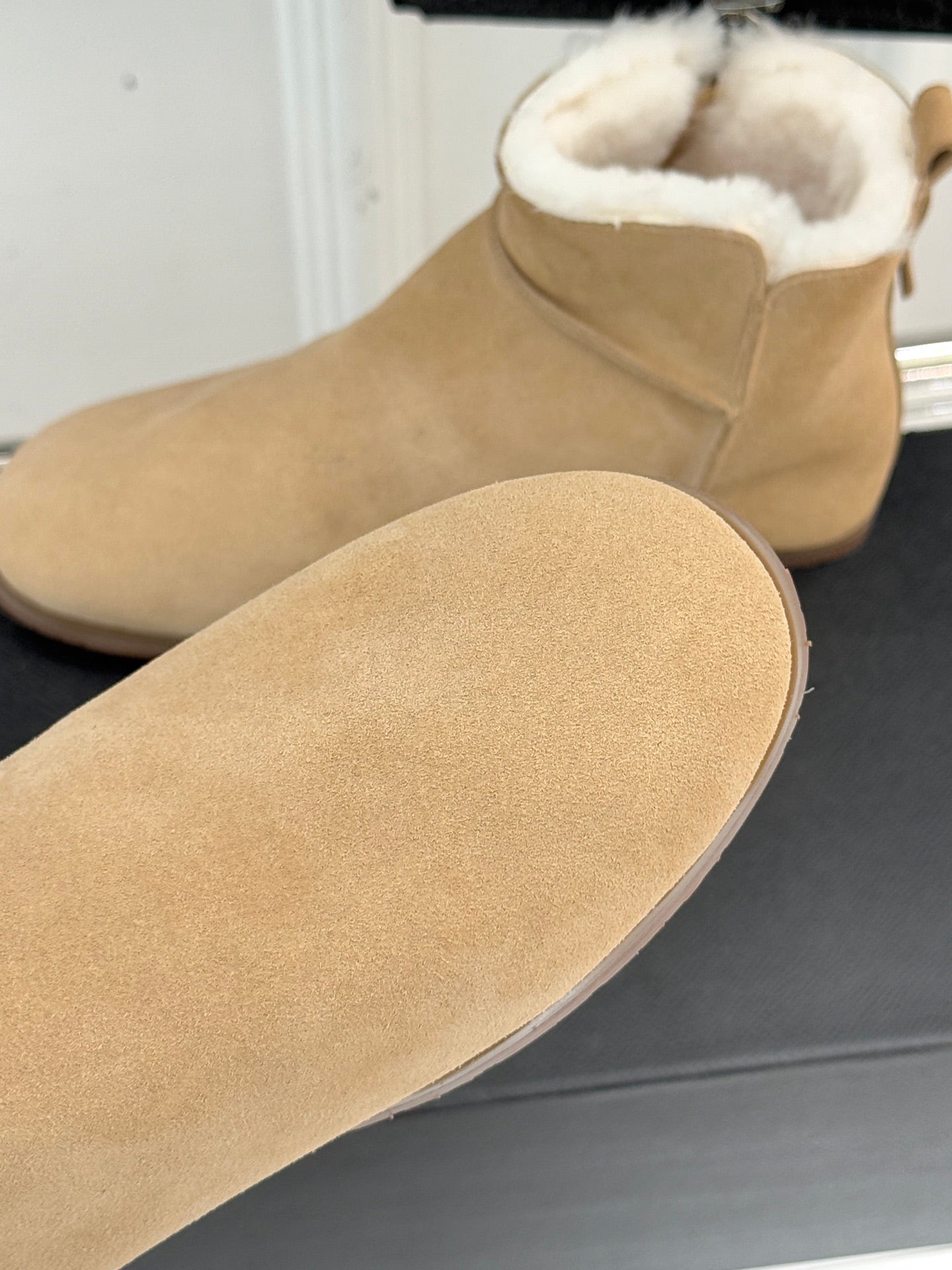 ALAIA 26S SNOW BOOTS IN DARK BEIGE SUEDE AND WOOL