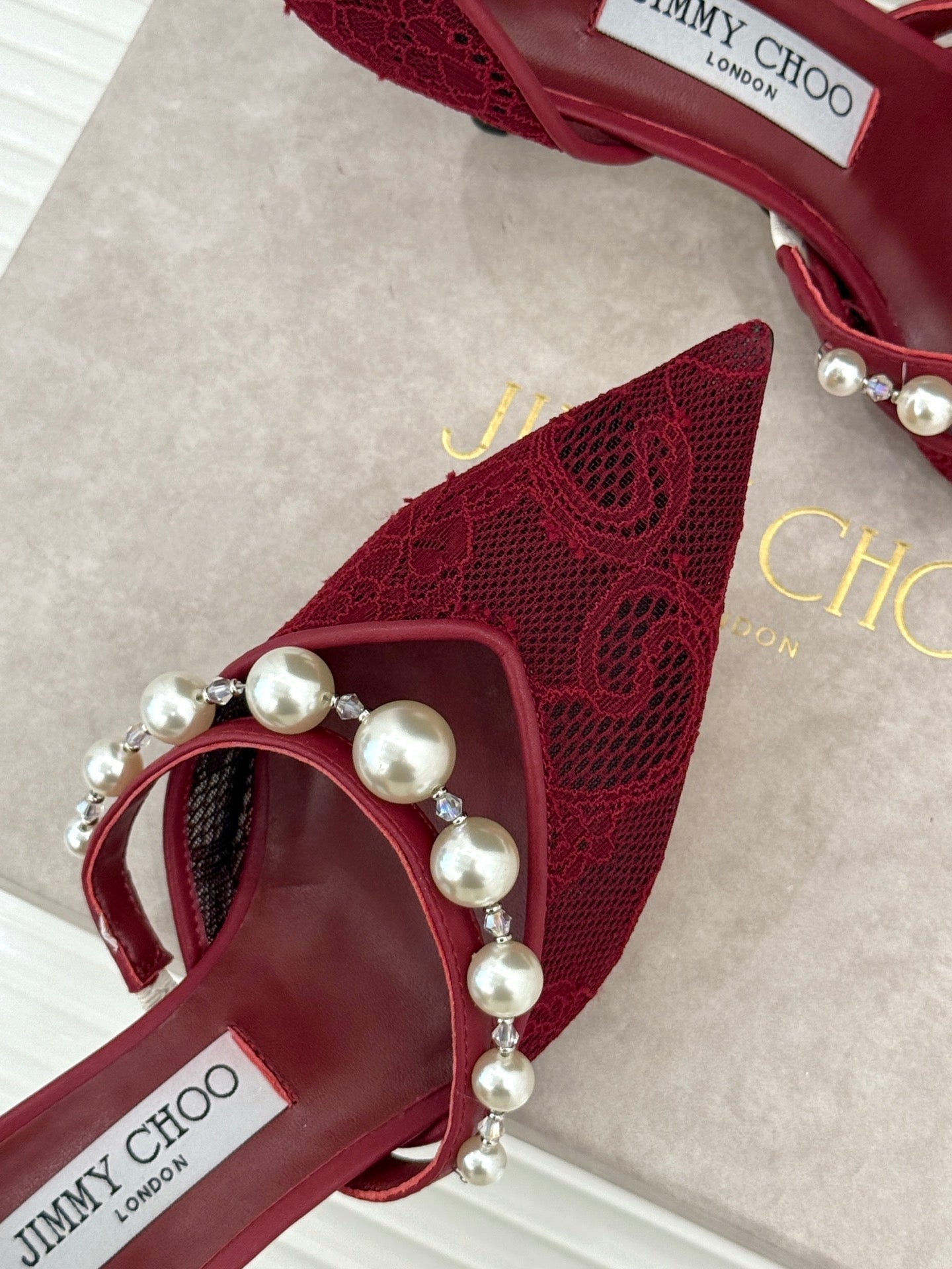 ВИСОКІ ПІДБОРИ JIMMY CHOO 26S, 65 ММ, ТЕМНО-ЧЕРВОНЕ МЕРЕЖИВО, ПРИКРАШЕНІ ПЕРЛИНАМИ