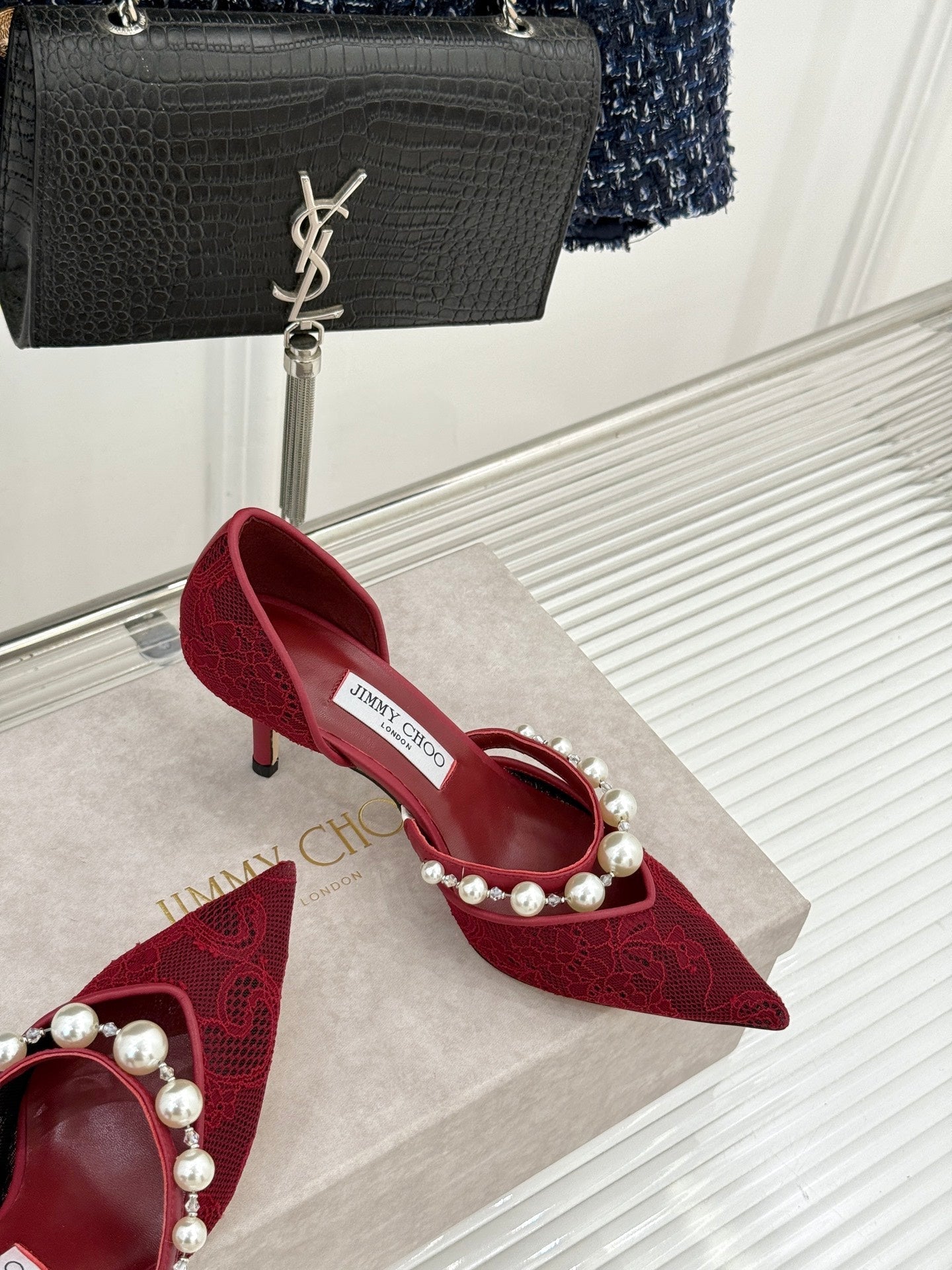 ВИСОКІ ПІДБОРИ JIMMY CHOO 26S, 65 ММ, ТЕМНО-ЧЕРВОНЕ МЕРЕЖИВО, ПРИКРАШЕНІ ПЕРЛИНАМИ