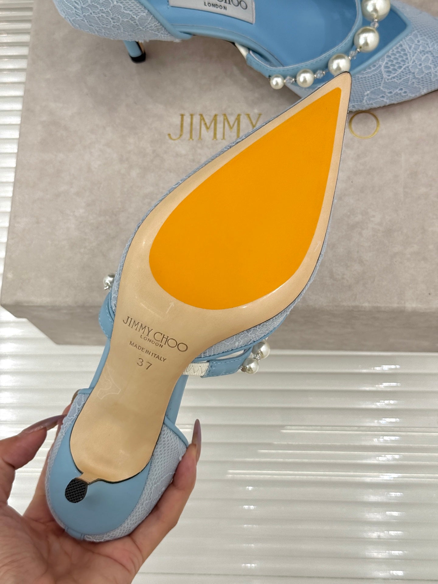 ЖІНОЧІ ТУФЛІ JIMMY CHOO 26S НА ВИСОКОМУ КАБЛУКУ 65 ММ, СИНЄ МЕРЕЖИВО, ПРИКРАШЕНІ ПЕРЛАМИ
