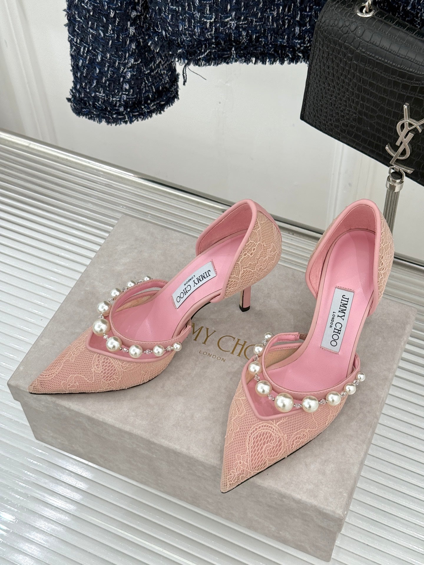 ТУФЛІ НА ВИСОКИХ ПІДБОРАХ JIMMY CHOO 26S 65 ММ ЗІ СВІТЛО-РОЖЕВОГО МЕРЕЖИВА, ПРИКРАШЕНІ ПЕРЛАМИ