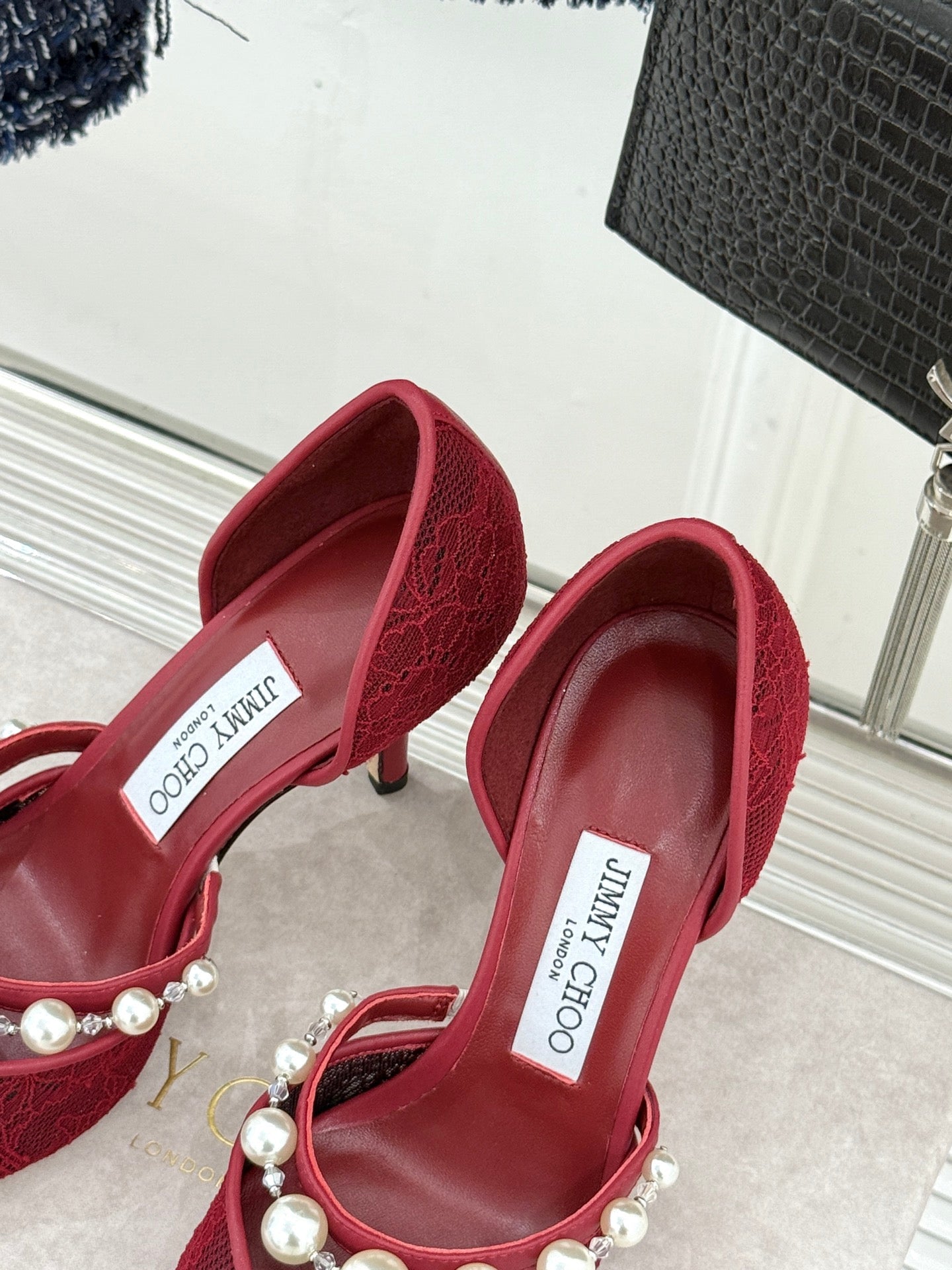 JIMMY CHOO 26S ТУФЛІ НА ВИСОКИХ ПІДБОРАХ 85 ММ З ТЕМНО-ЧЕРВОНОГО МЕРЕЖИВА, ПРИКРАШЕНІ ПЕРЛАМИ