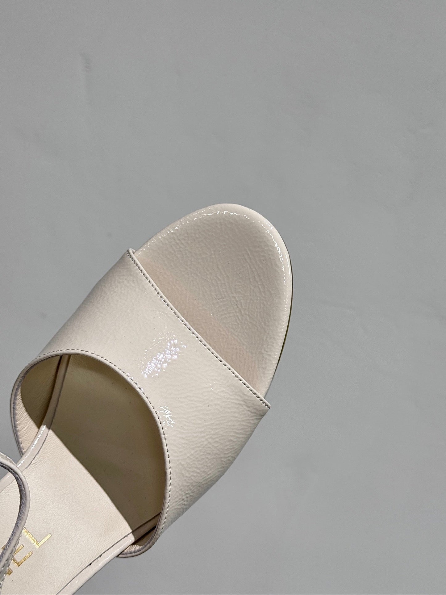 BLOCK HEEL SANDALS WHITE SHEEPSKIN - 35