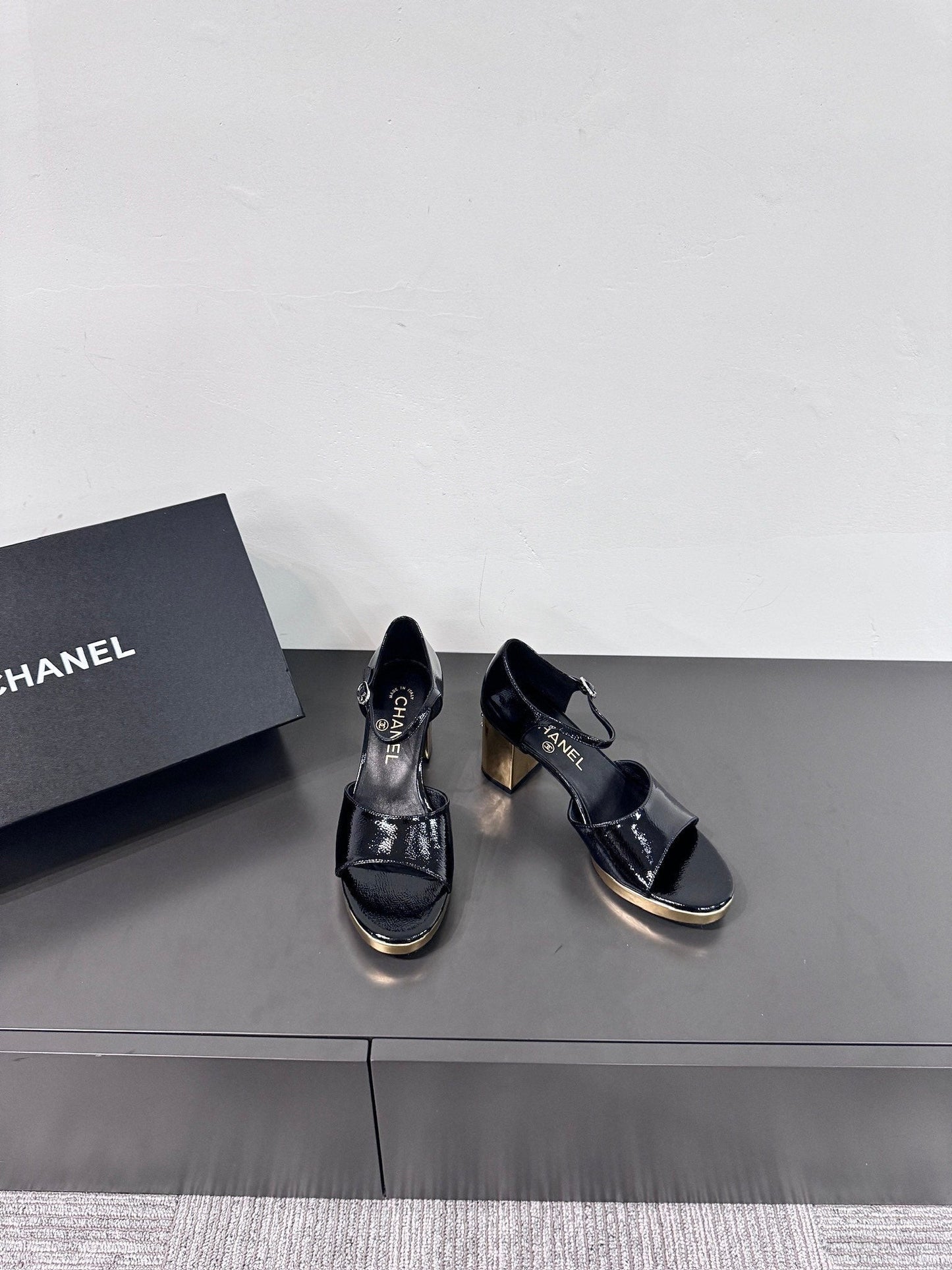 BLOCK HEEL SANDALS BLACK SHEEPSKIN - 35