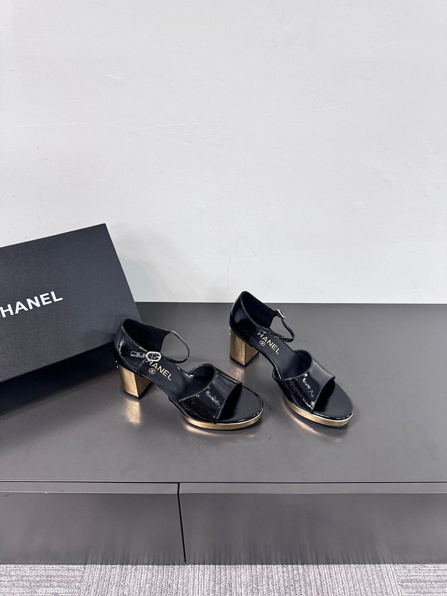 BLOCK HEEL SANDALS BLACK SHEEPSKIN - 35