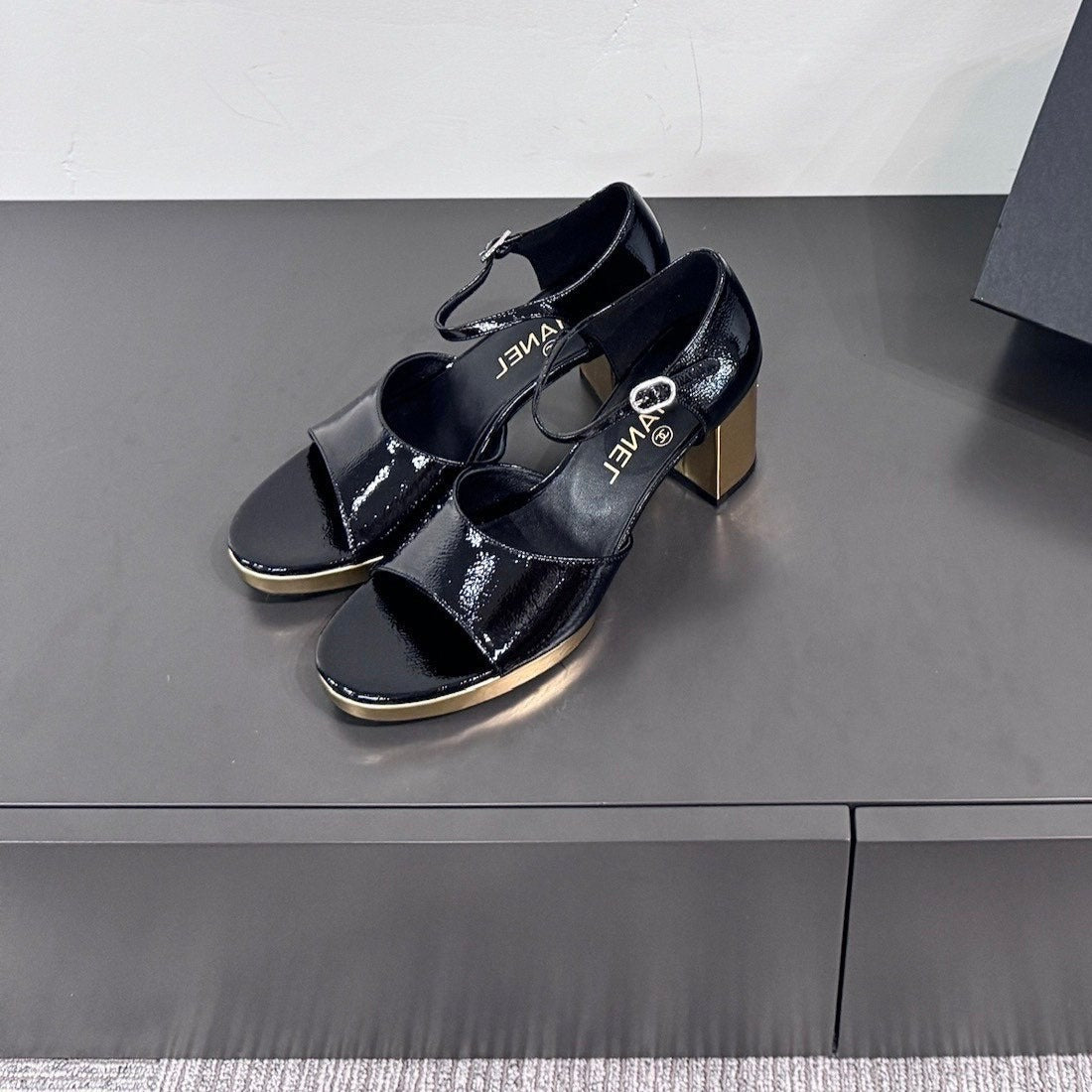 BLOCK HEEL SANDALS BLACK SHEEPSKIN - 35