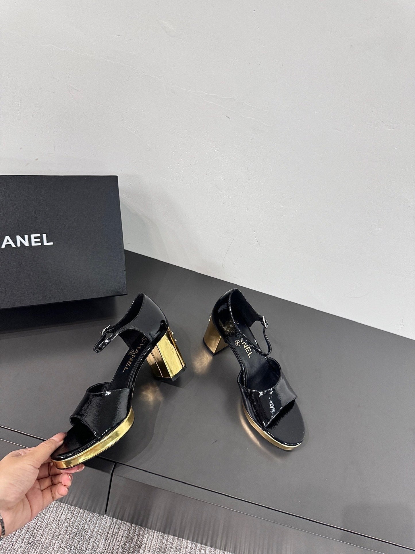BLOCK HEEL SANDALS BLACK SHEEPSKIN - 35
