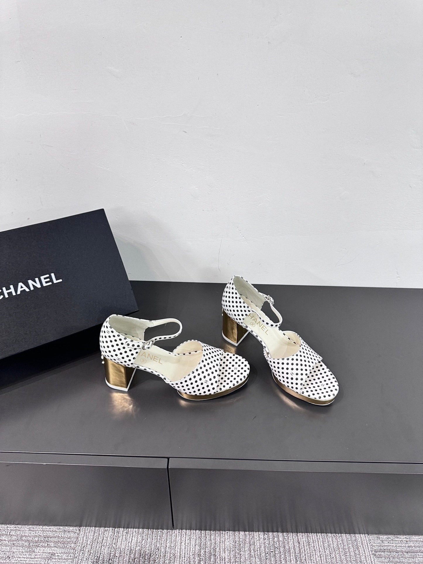 BLOCK HEEL SANDALS WHITE POLKA DOT SHEEPSKIN - 35