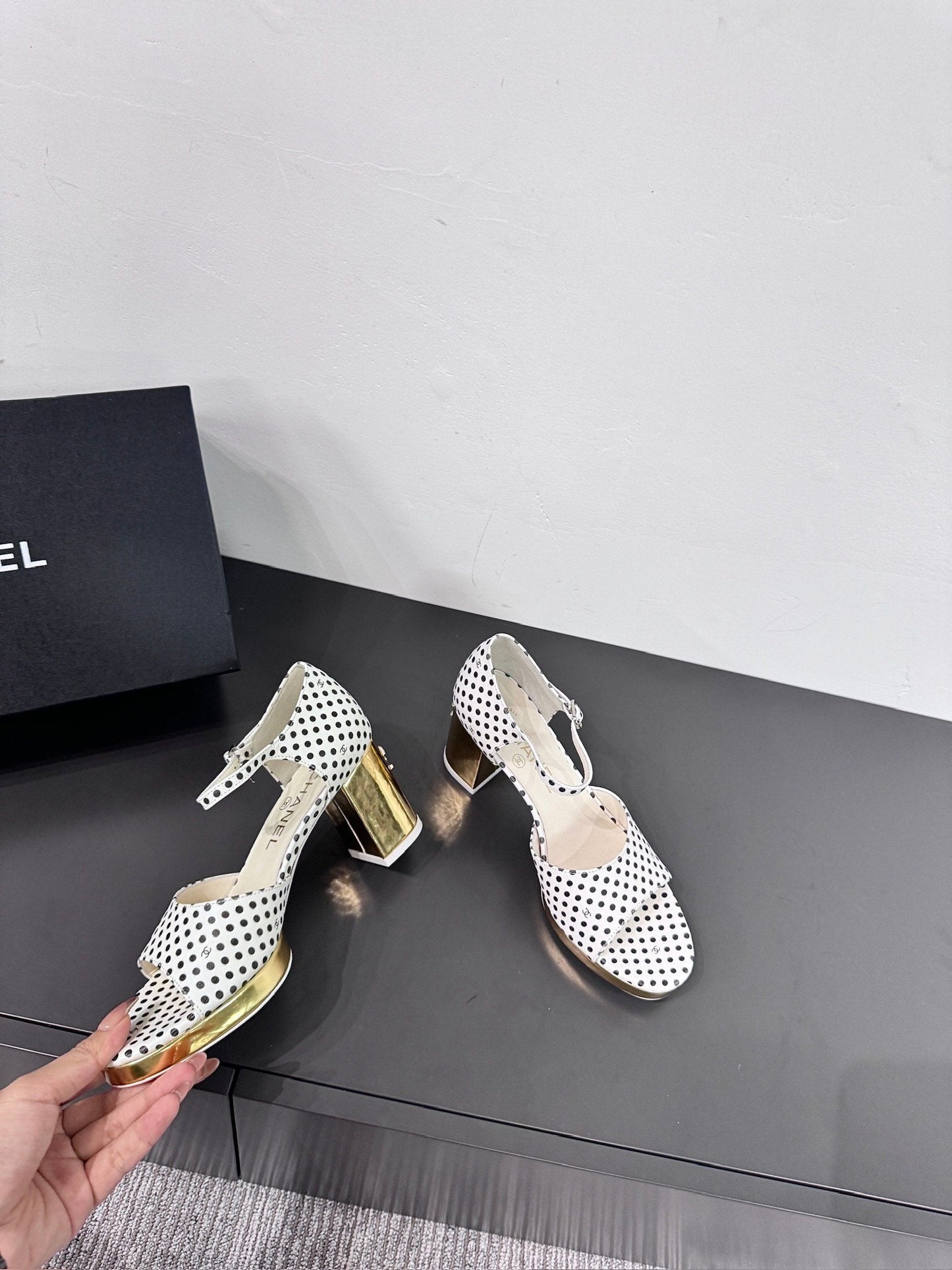 BLOCK HEEL SANDALS WHITE POLKA DOT SHEEPSKIN - 35