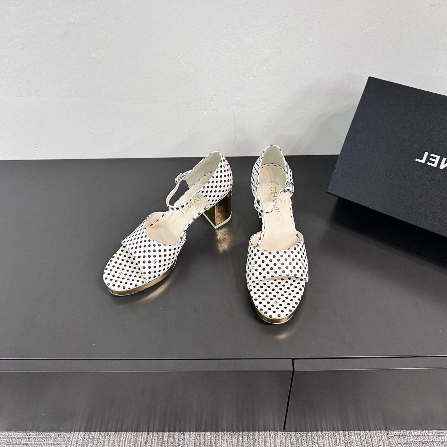 BLOCK HEEL SANDALS WHITE POLKA DOT SHEEPSKIN - 35