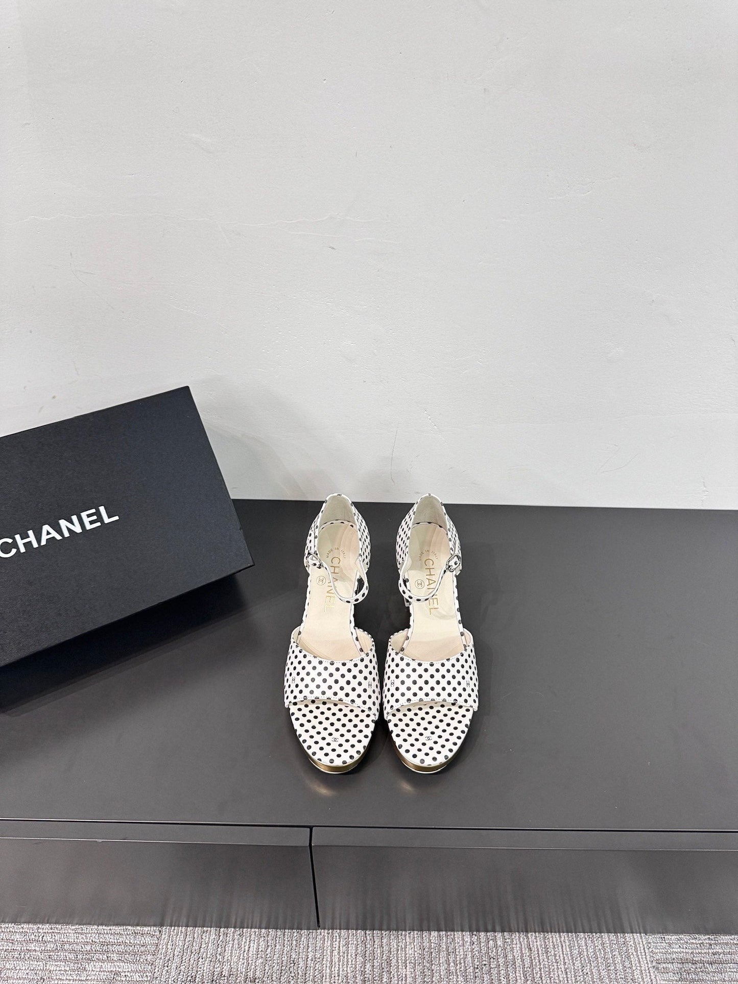 BLOCK HEEL SANDALS WHITE POLKA DOT SHEEPSKIN - 35