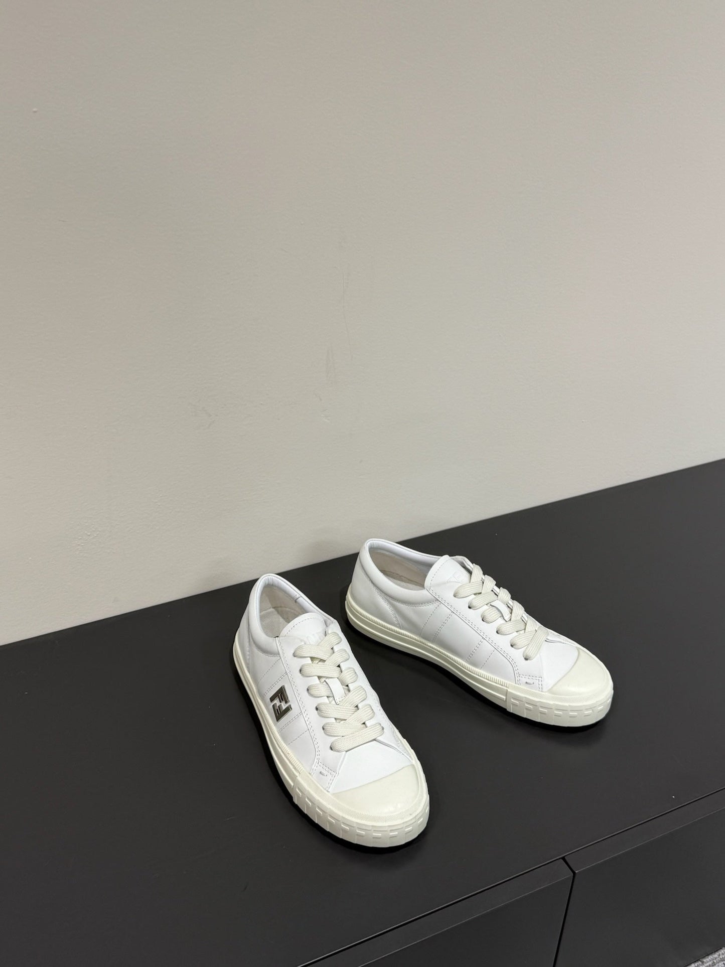 FF TRAINER SNEAKER IN WHITE CALFSKIN - 35