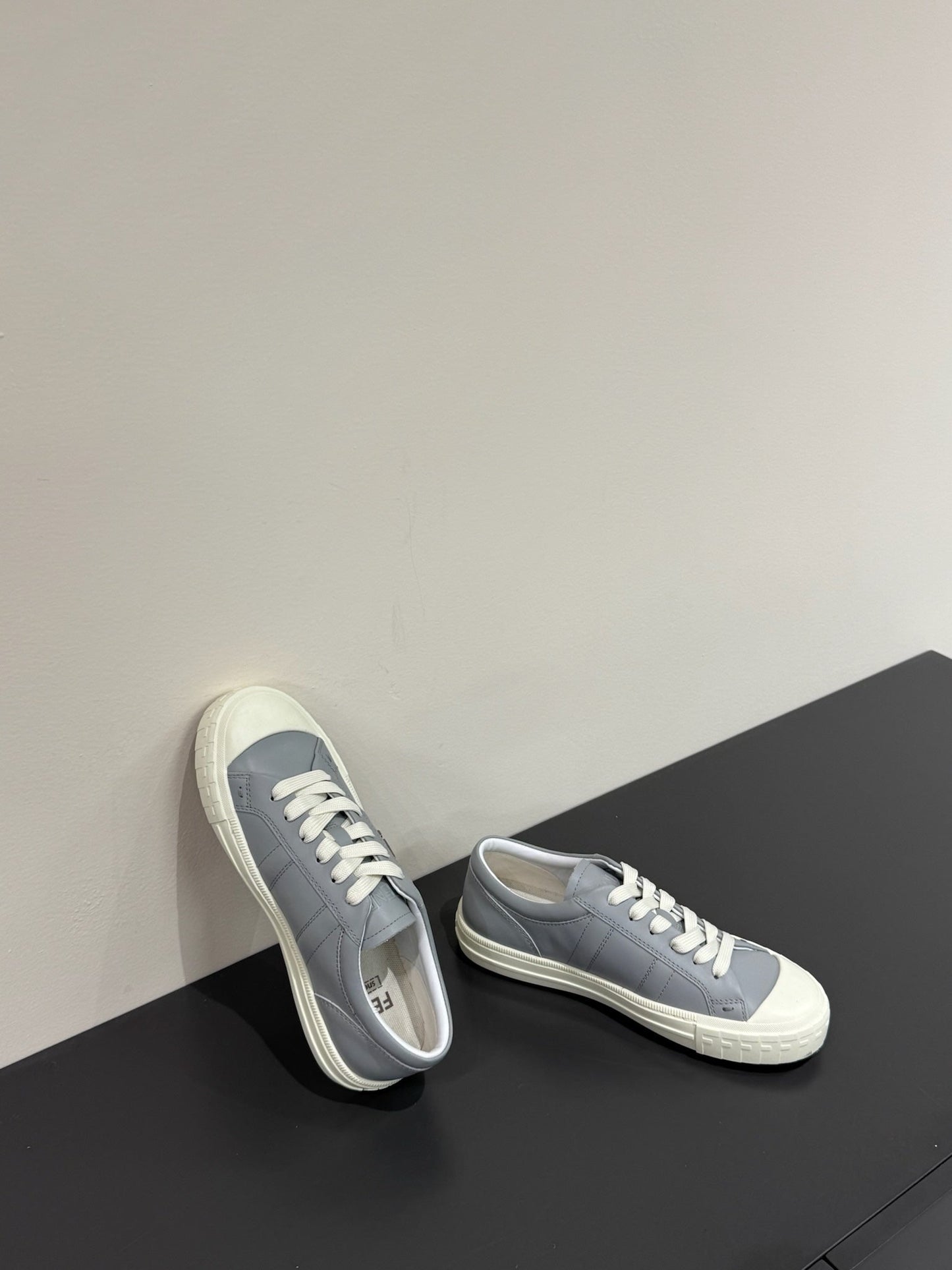 FF TRAINER SNEAKER IN DOLPHIN GRAY MIX WHITE CALFSKIN - 35