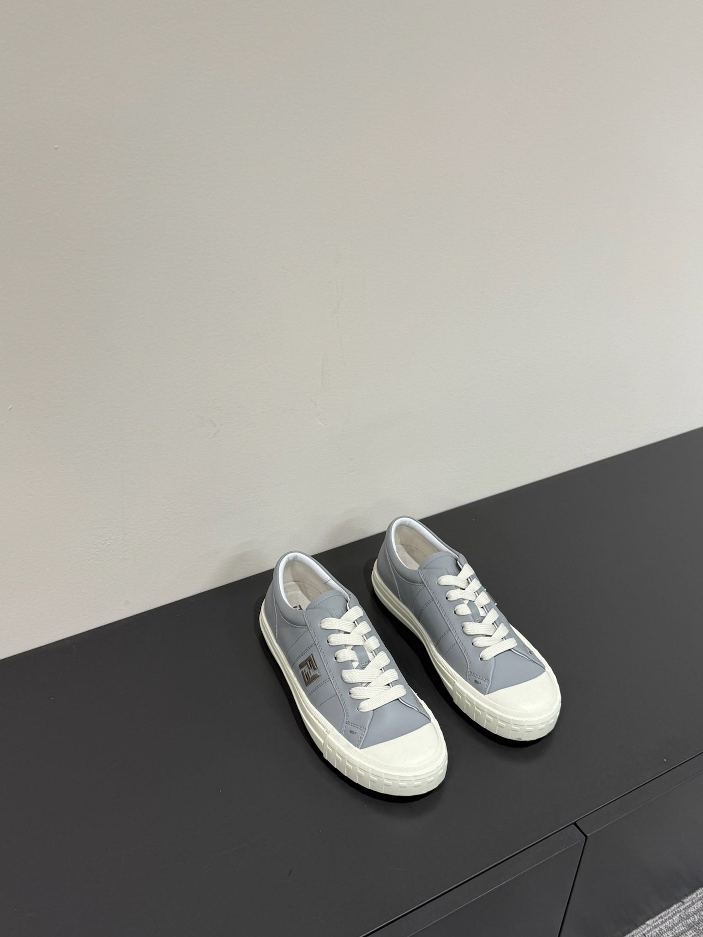 FF TRAINER SNEAKER IN DOLPHIN GRAY MIX WHITE CALFSKIN - 35
