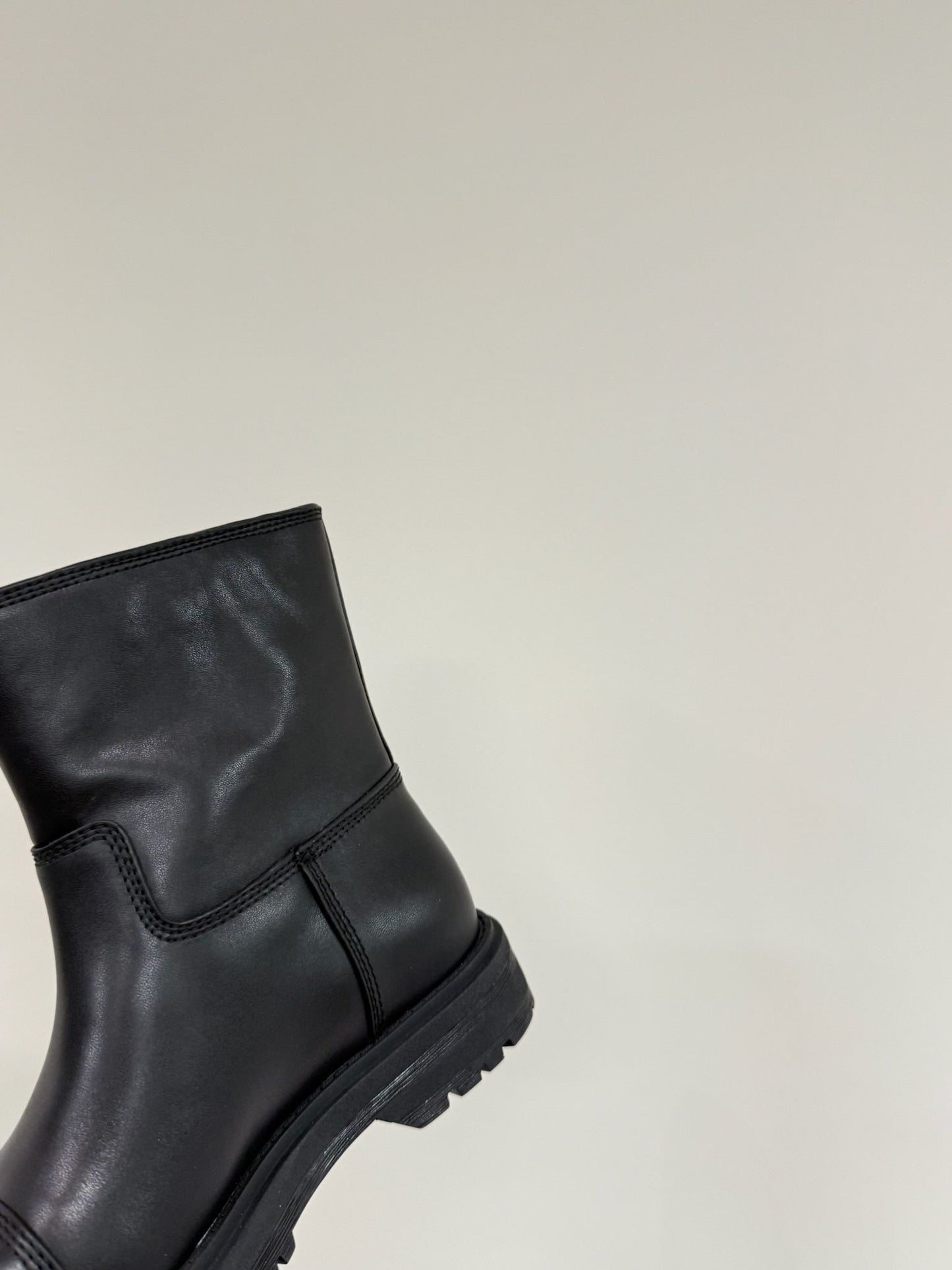 D-TOWN ANKLE BOOTS IN BLACK CALFSKIN - 35