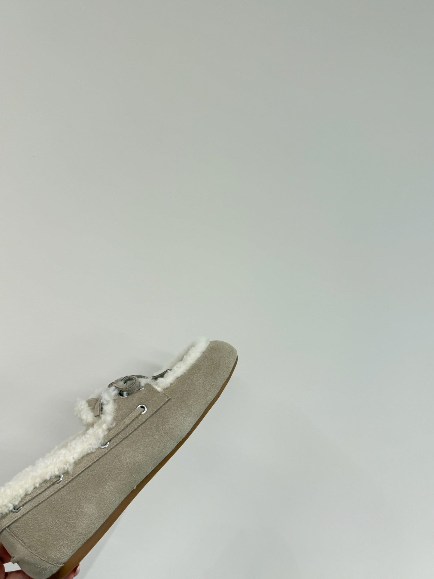LACE-UP LOAFERS IN BEIGE SUEDE AND WHITE FLEECE LINING - 35