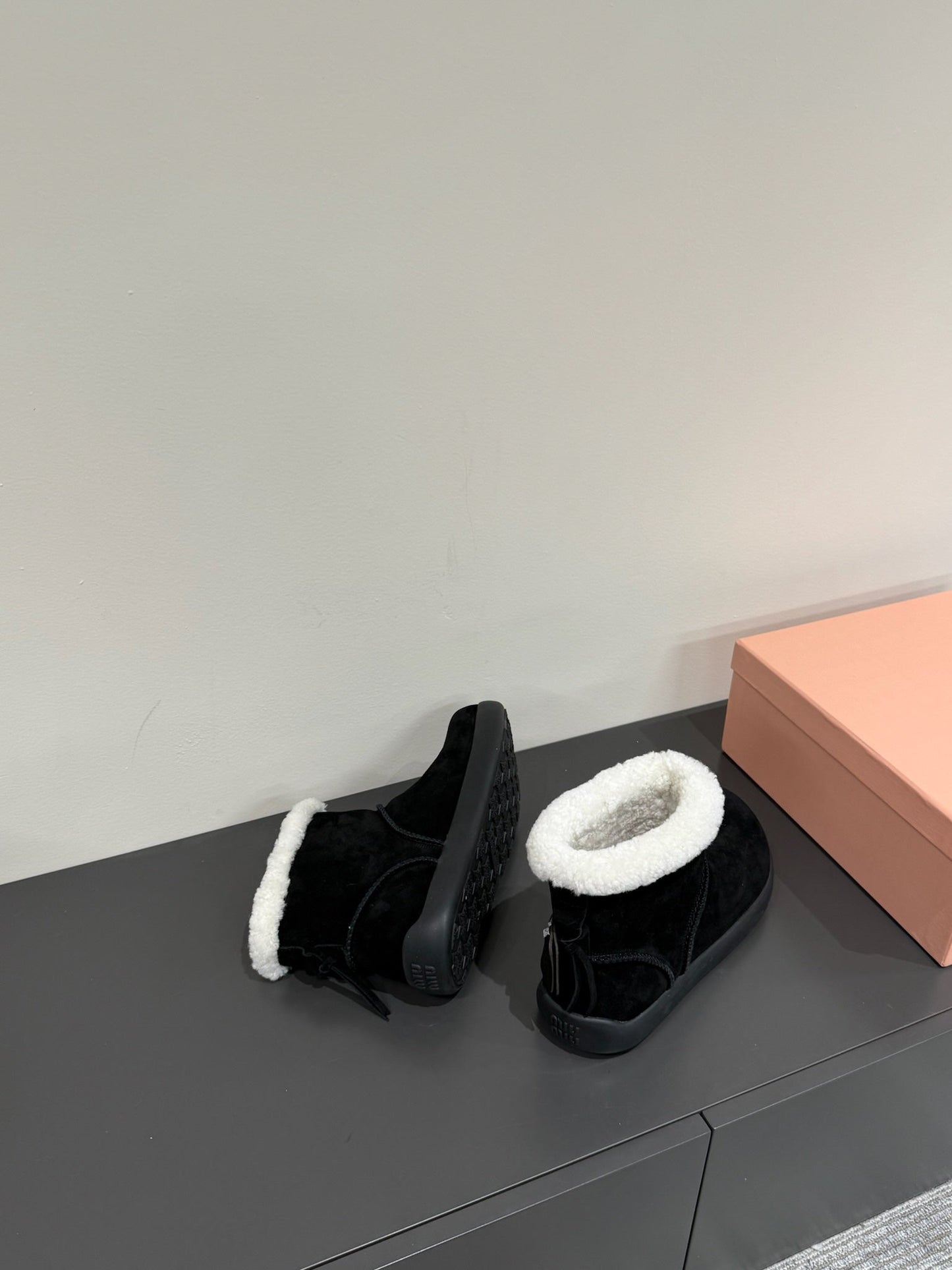 ANKLE BOOTS IN BLACK SUEDE AND FLEECE LINING - 35