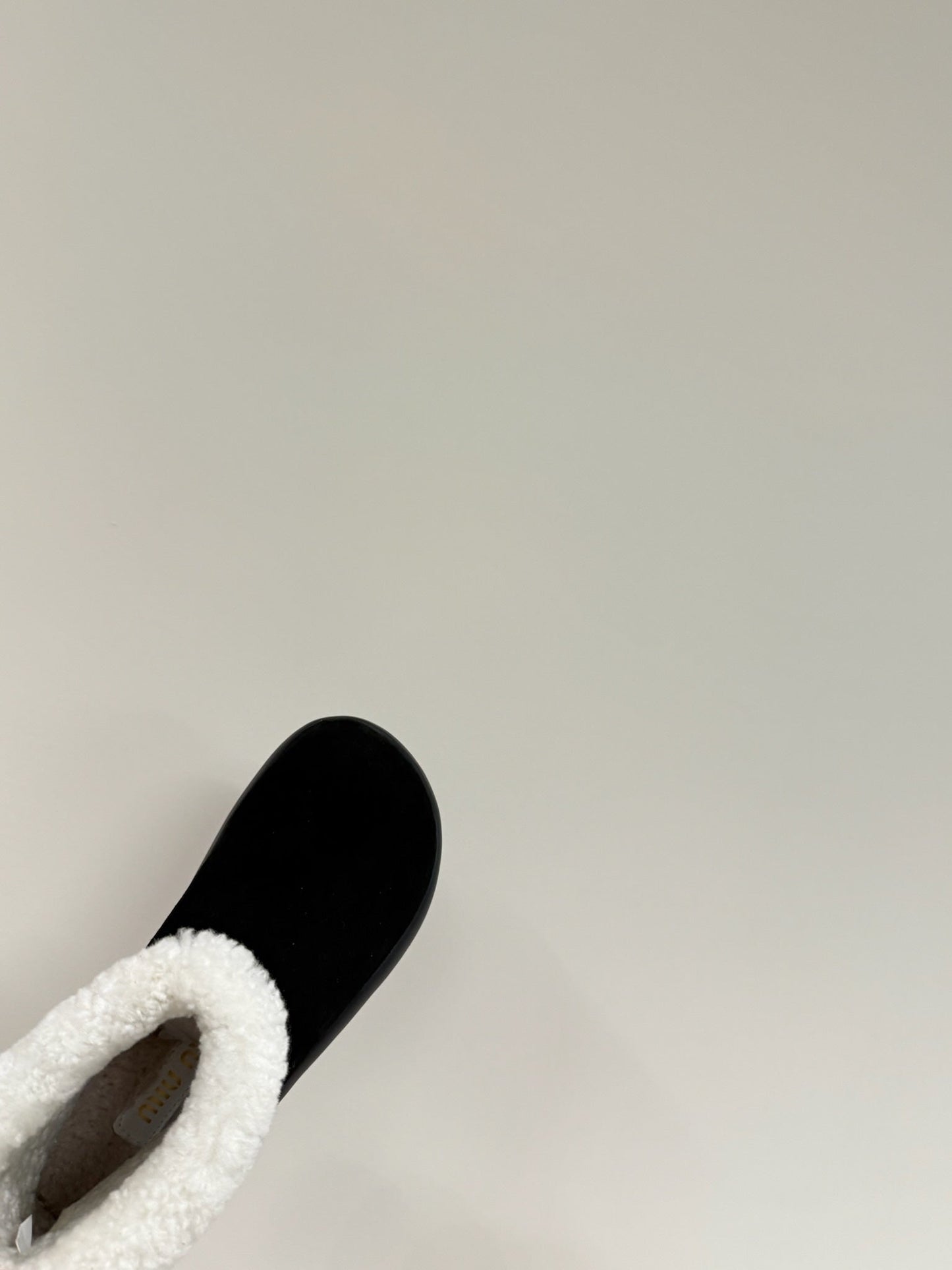 ANKLE BOOTS IN BLACK SUEDE AND FLEECE LINING - 35