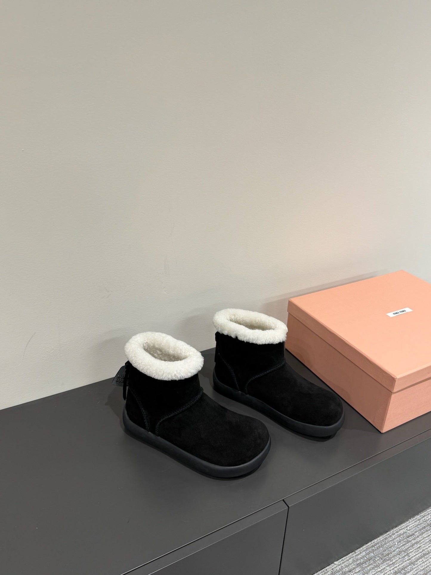 ANKLE BOOTS IN BLACK SUEDE AND FLEECE LINING - 35