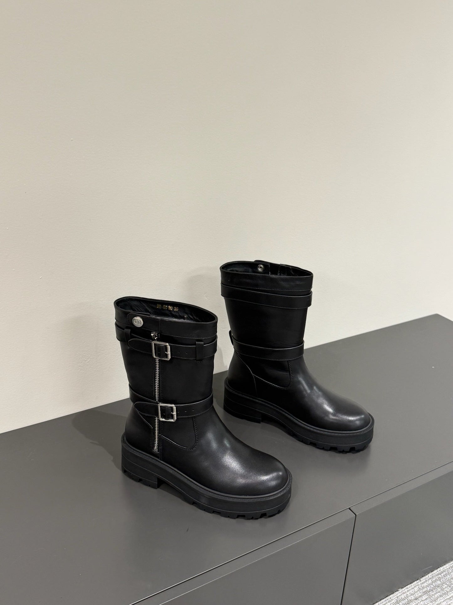 MAJOR ANKLE BOOT BLACK CALFSKIN WITH SHEARLING WOOL LINING - 35