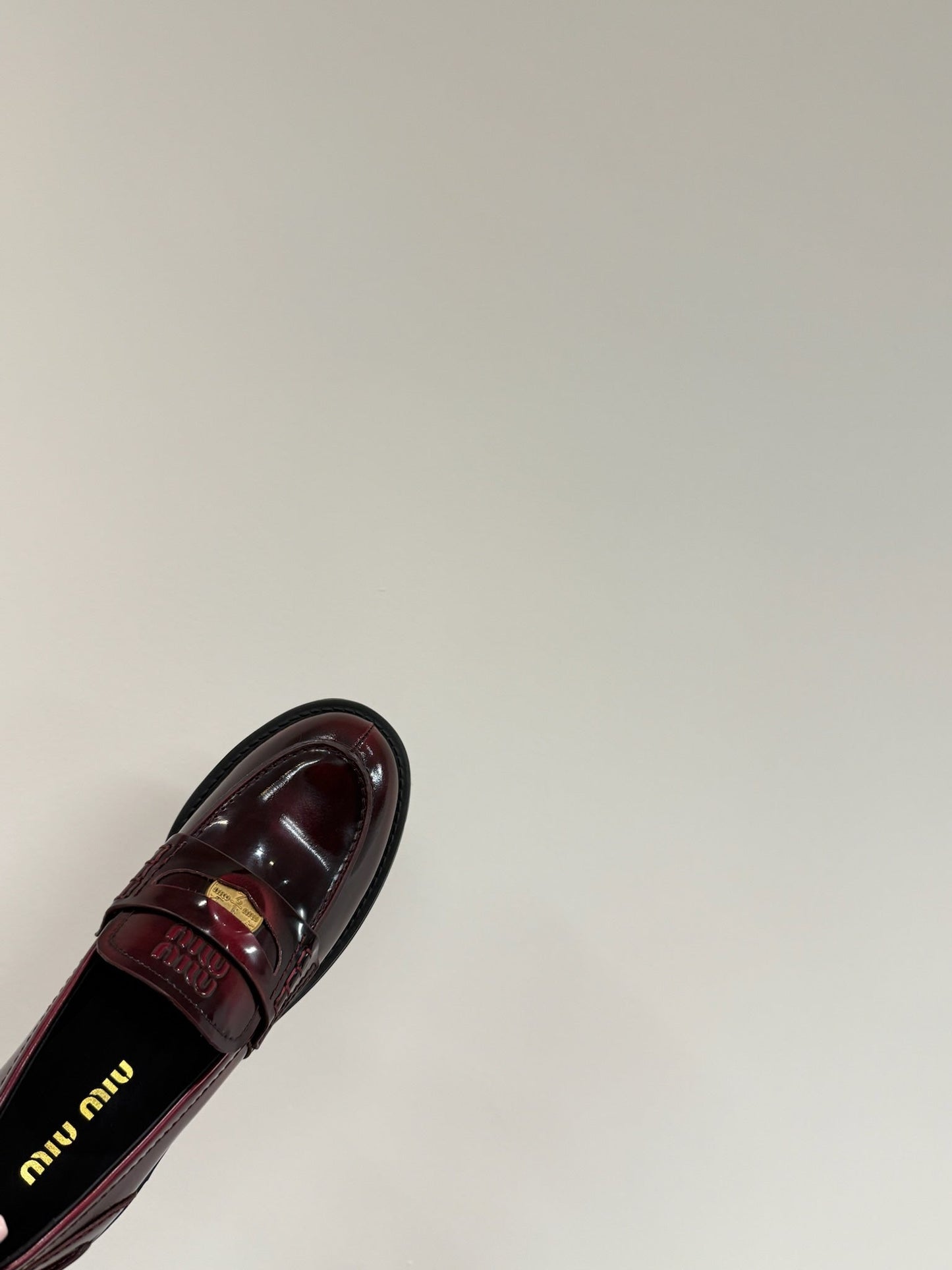 LOAFER WITH GOLD COIN IN CRIMSON GLOSSY CALFSKIN - 34